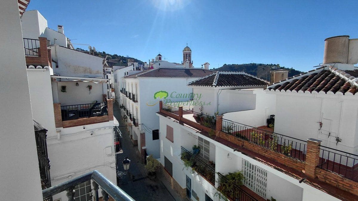 4 bedroom Townhouse for sale in Competa - € 194,000 (Ref: 9375529)