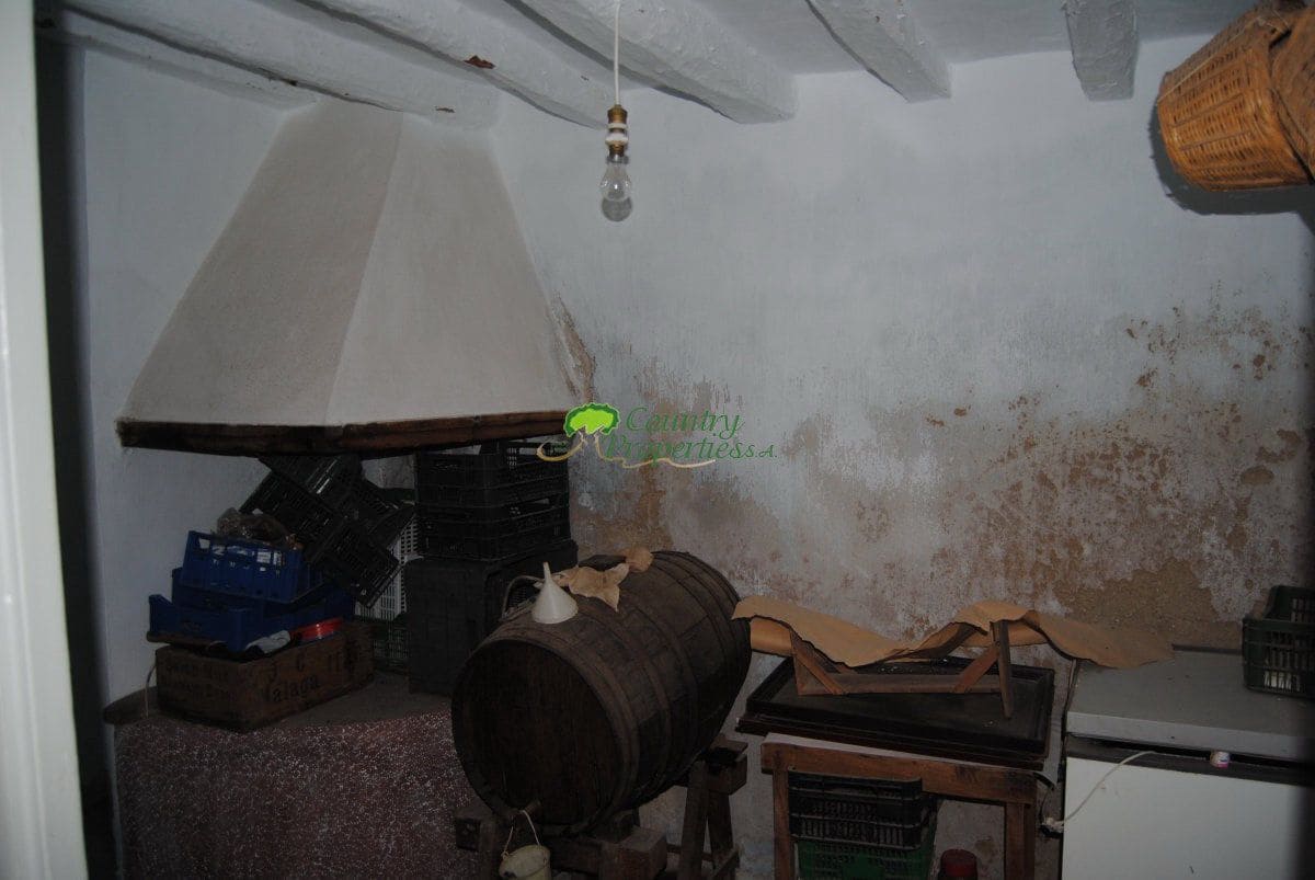 10 bedroom Townhouse for sale in Competa - € 210,000 (Ref: 9406303)