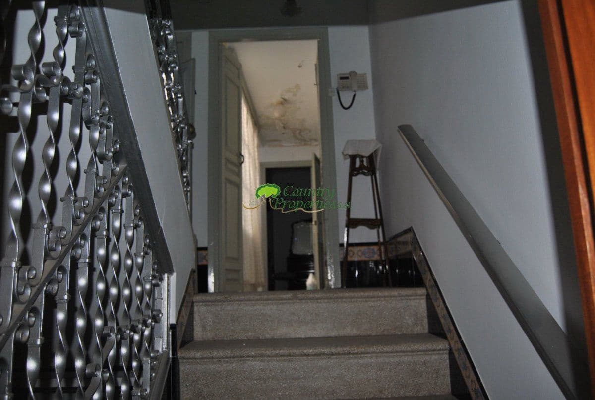 10 bedroom Townhouse for sale in Competa - € 210,000 (Ref: 9406303)