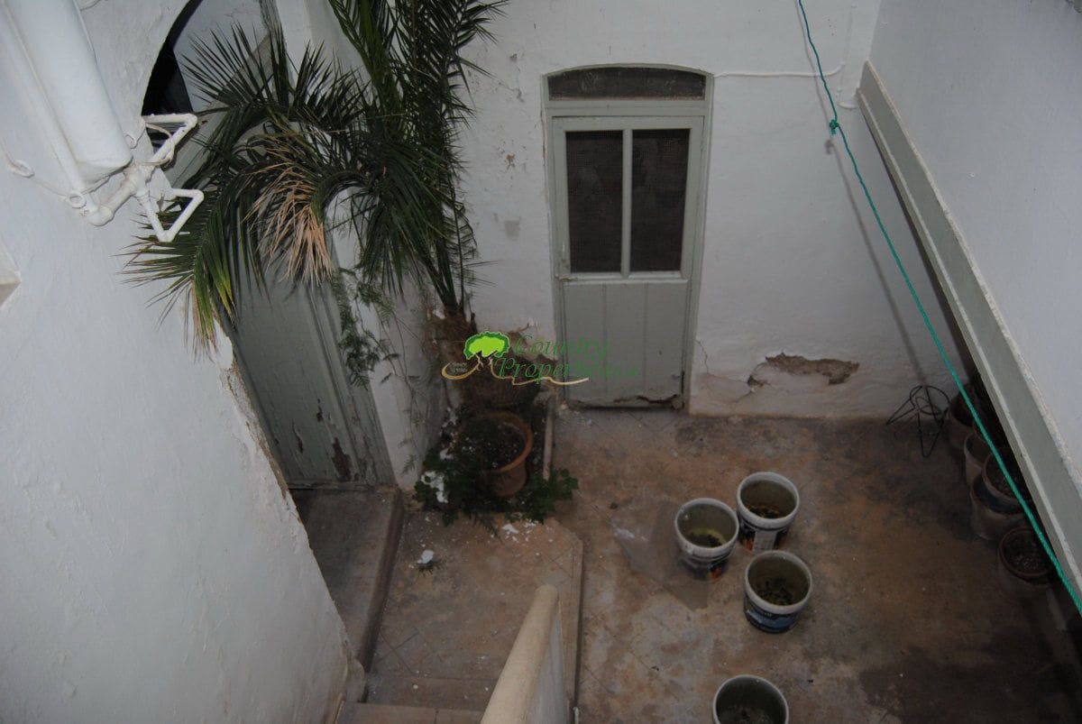 10 bedroom Townhouse for sale in Competa - € 210,000 (Ref: 9406303)