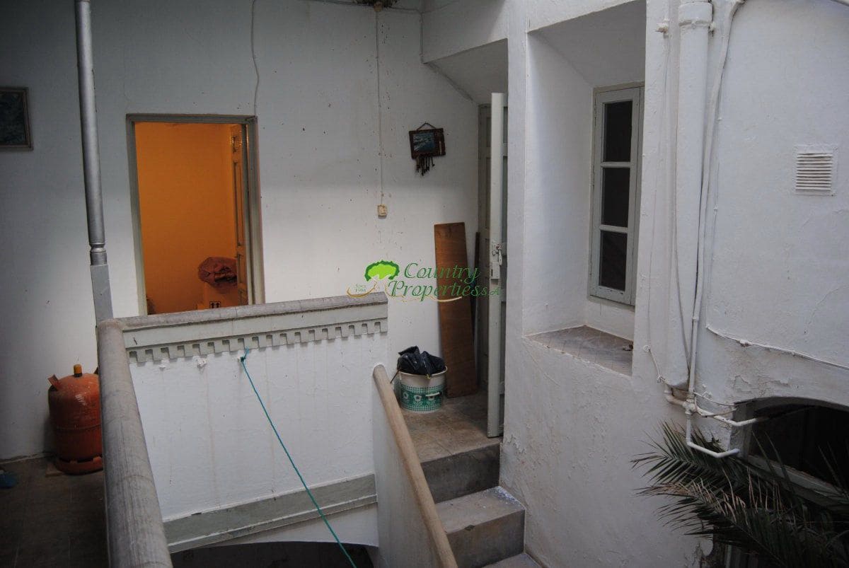 10 bedroom Townhouse for sale in Competa - € 210,000 (Ref: 9406303)
