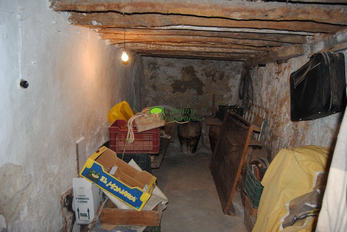 10 bedroom Townhouse for sale in Competa - € 210,000 (Ref: 9406303)