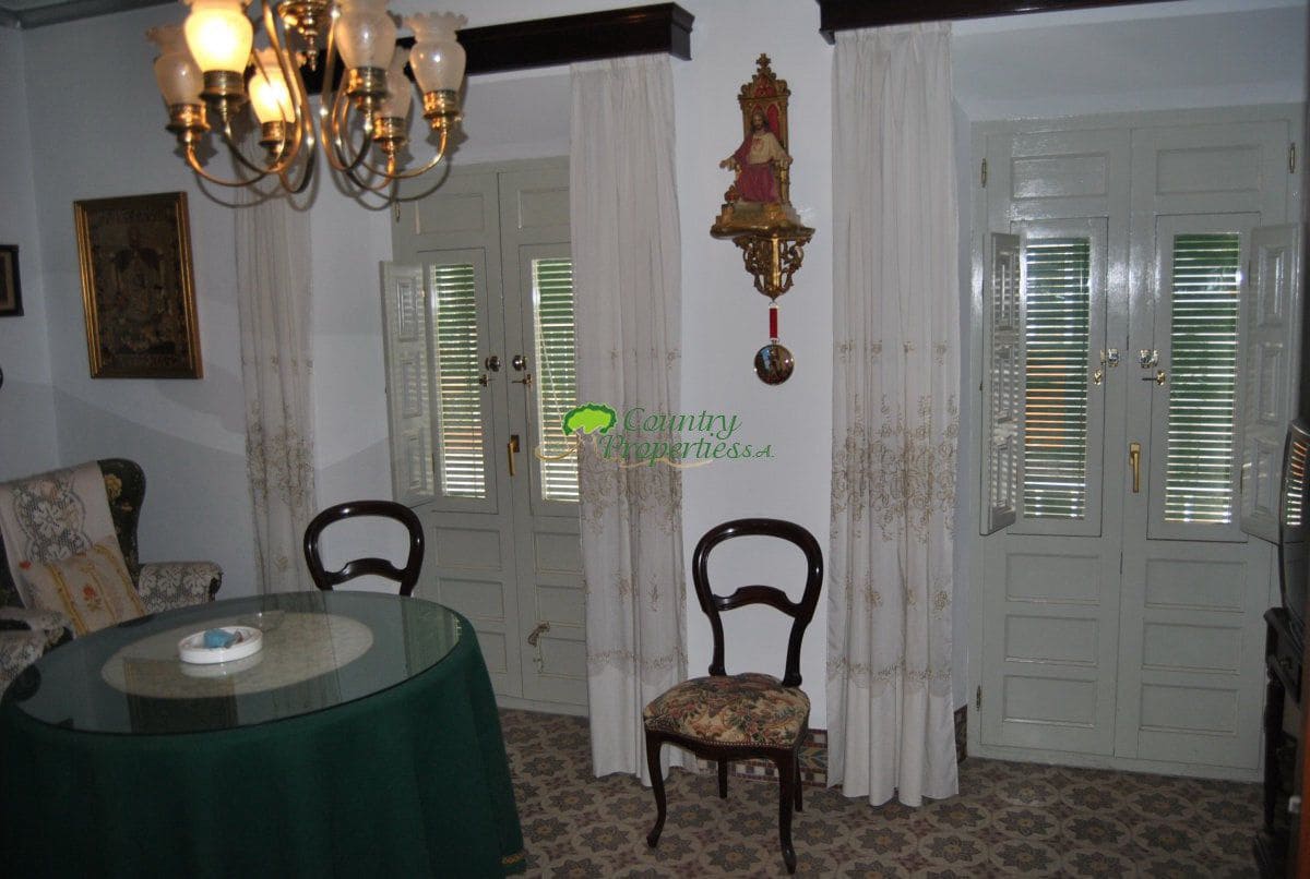 10 bedroom Townhouse for sale in Competa - € 210,000 (Ref: 9406303)