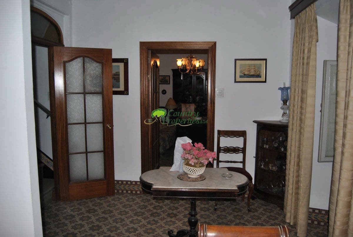 10 bedroom Townhouse for sale in Competa - € 210,000 (Ref: 9406303)