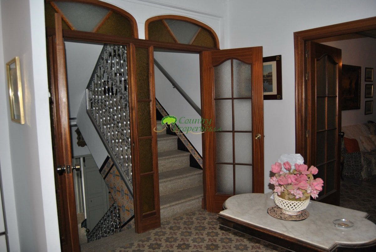 10 bedroom Townhouse for sale in Competa - € 210,000 (Ref: 9406303)