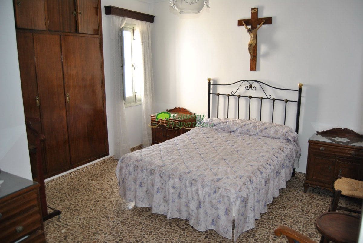 10 bedroom Townhouse for sale in Competa - € 210,000 (Ref: 9406303)