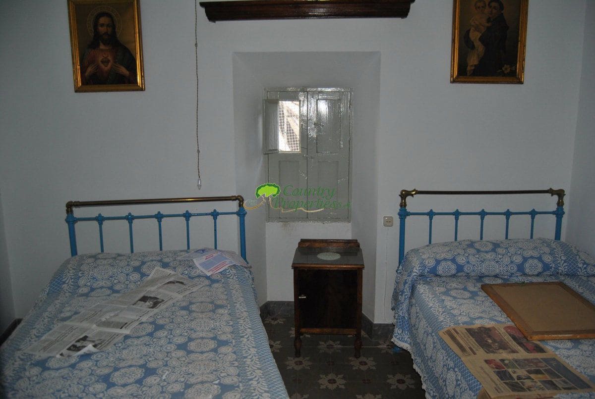 10 bedroom Townhouse for sale in Competa - € 210,000 (Ref: 9406303)