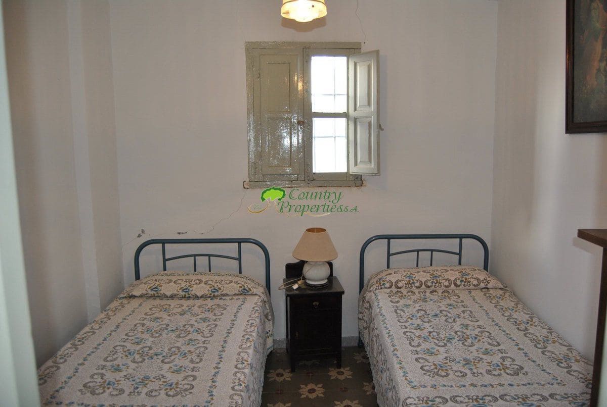 10 bedroom Townhouse for sale in Competa - € 210,000 (Ref: 9406303)