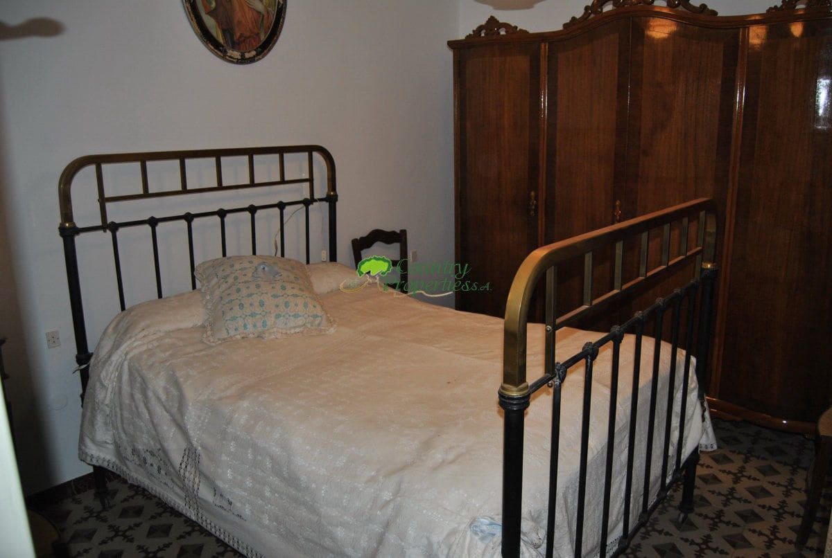 10 bedroom Townhouse for sale in Competa - € 210,000 (Ref: 9406303)