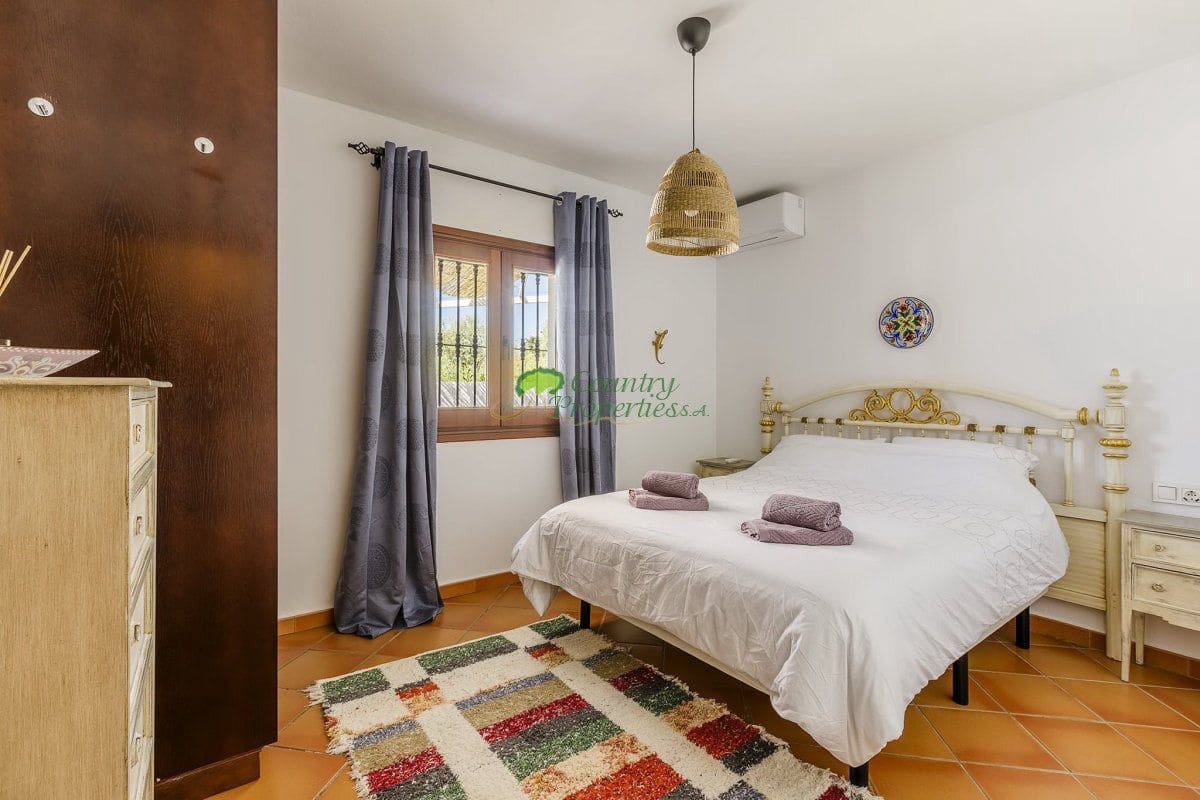 4 slaapkamer Finca/Landhuis te koop in Competa - € 389.000 (Ref: 9430748)