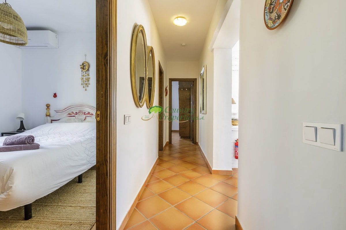 4 slaapkamer Finca/Landhuis te koop in Competa - € 389.000 (Ref: 9430748)