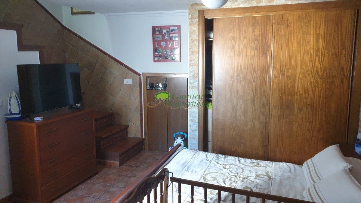2 bedroom Townhouse for sale in Competa with garage - € 149,000 (Ref: 9430749)