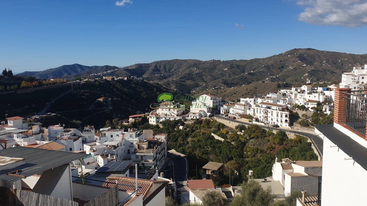 2 bedroom Townhouse for sale in Competa with garage - € 149,000 (Ref: 9430749)