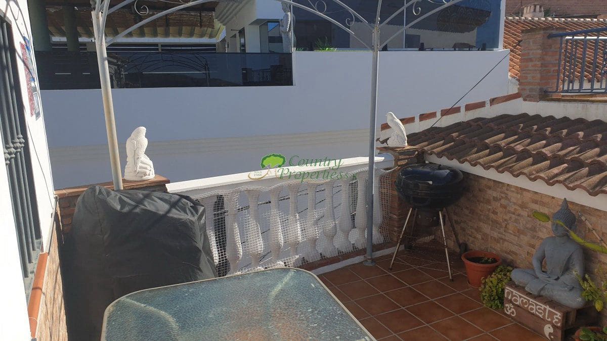 2 bedroom Townhouse for sale in Competa with garage - € 149,000 (Ref: 9430749)