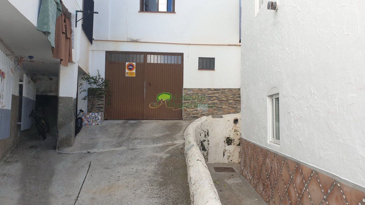 2 bedroom Townhouse for sale in Competa with garage - € 149,000 (Ref: 9430749)