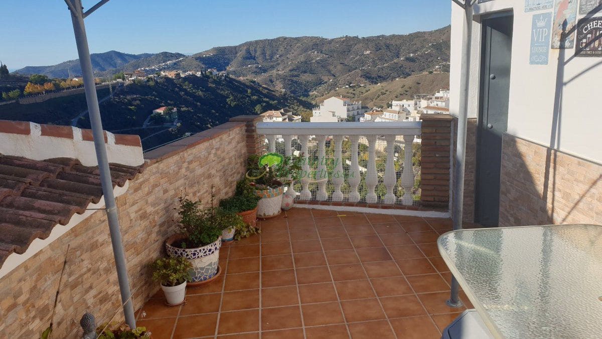 2 bedroom Townhouse for sale in Competa with garage - € 149,000 (Ref: 9430749)