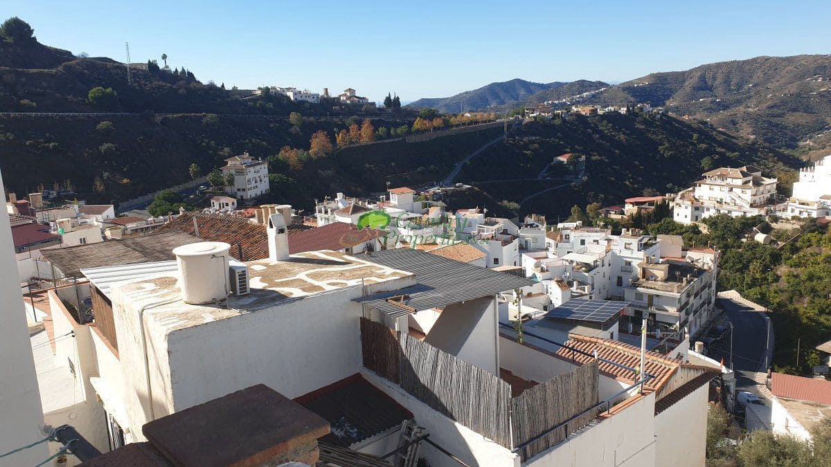 2 bedroom Townhouse for sale in Competa with garage - € 149,000 (Ref: 9430749)