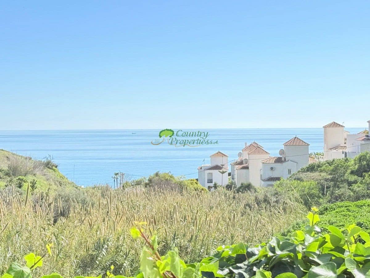 4 bedroom Villa for sale in Torrox with garage - € 450,000 (Ref: 9446010)