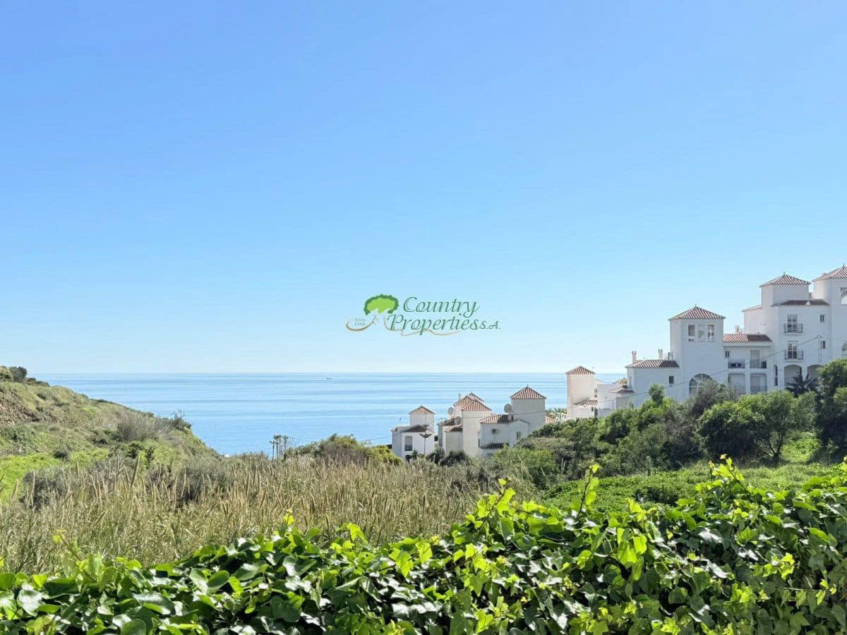 4 bedroom Villa for sale in Torrox with garage - € 450,000 (Ref: 9446010)