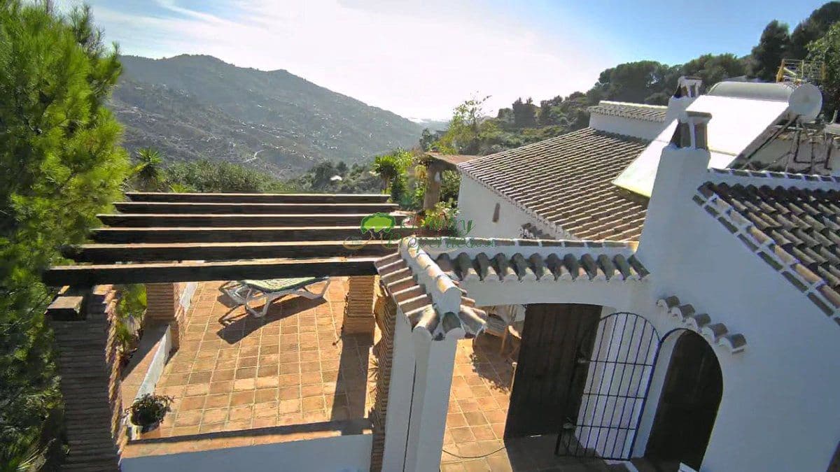 Finca/Casa Rural de 2 habitaciones en Cómpeta en venta - 525.000 € (Ref: 9527178)