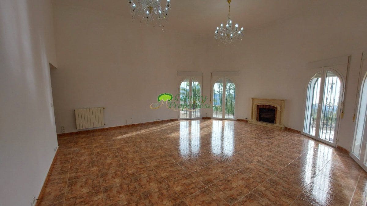 5 bedroom Finca/Country House for sale in Arenas with garage - € 595,000 (Ref: 9535871)