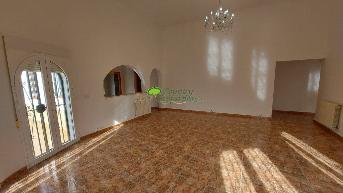 5 bedroom Finca/Country House for sale in Arenas with garage - € 595,000 (Ref: 9535871)