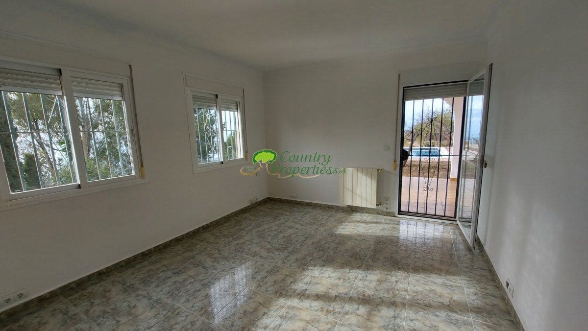 5 bedroom Finca/Country House for sale in Arenas with garage - € 595,000 (Ref: 9535871)