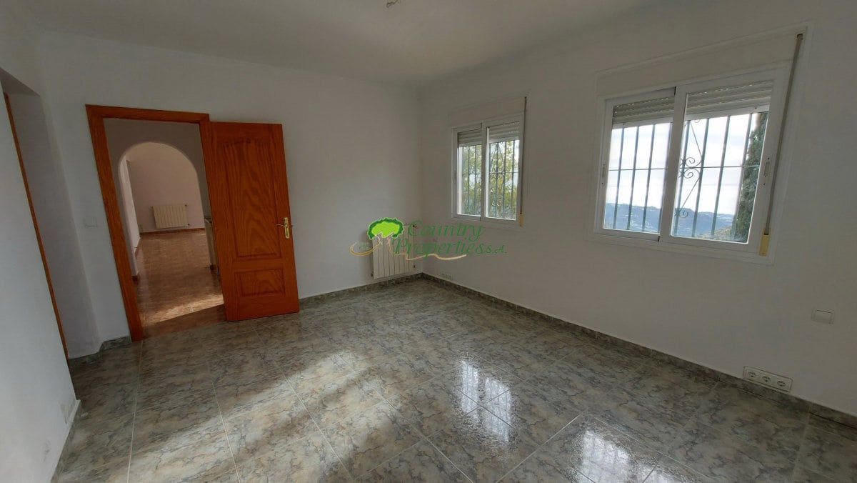 5 bedroom Finca/Country House for sale in Arenas with garage - € 595,000 (Ref: 9535871)