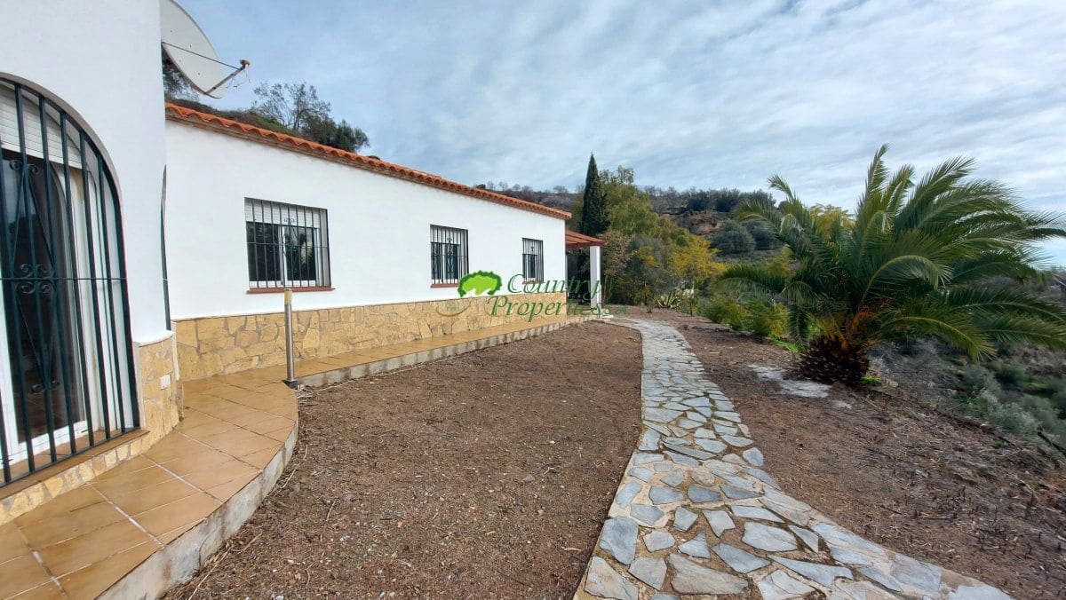 5 bedroom Finca/Country House for sale in Arenas with garage - € 595,000 (Ref: 9535871)