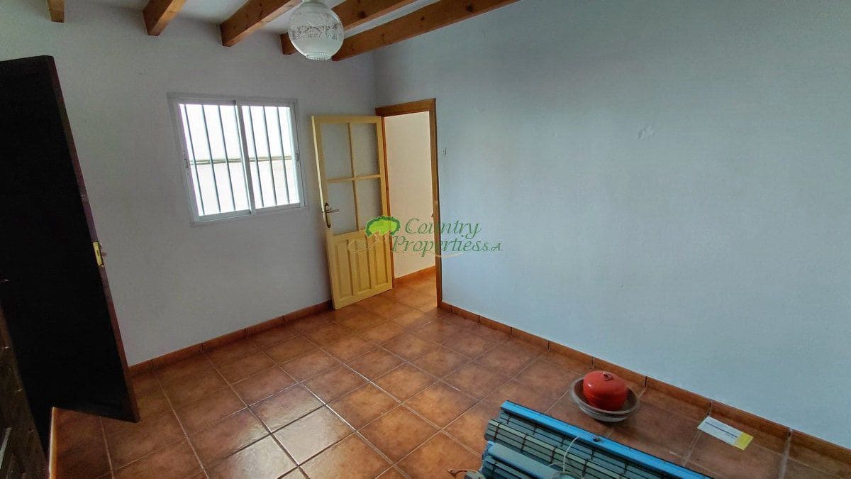 4 slaapkamer Huis te koop in Competa met garage - € 179.000 (Ref: 9551031)