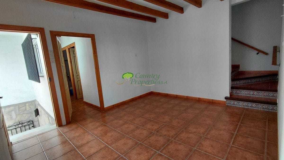 4 slaapkamer Huis te koop in Competa met garage - € 179.000 (Ref: 9551031)