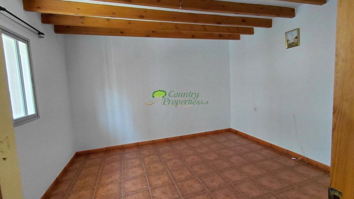 4 slaapkamer Huis te koop in Competa met garage - € 179.000 (Ref: 9551031)