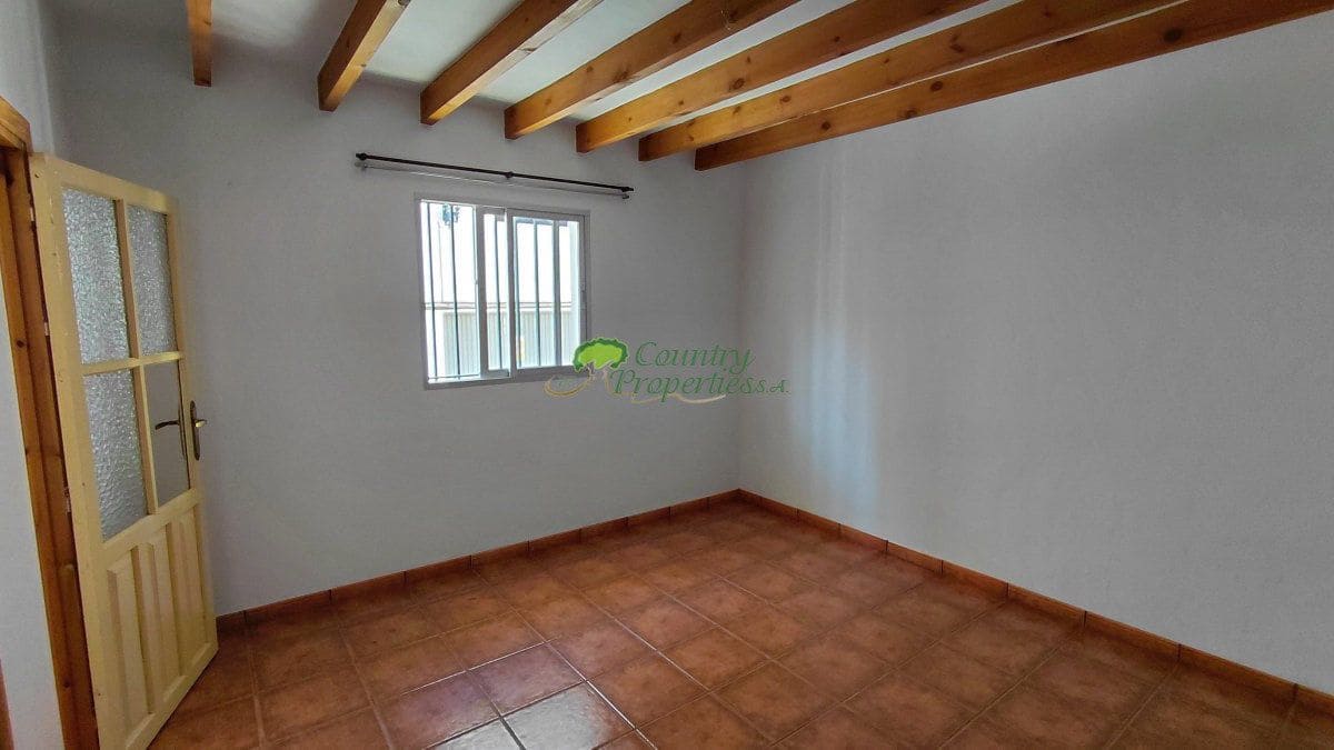 4 slaapkamer Huis te koop in Competa met garage - € 179.000 (Ref: 9551031)