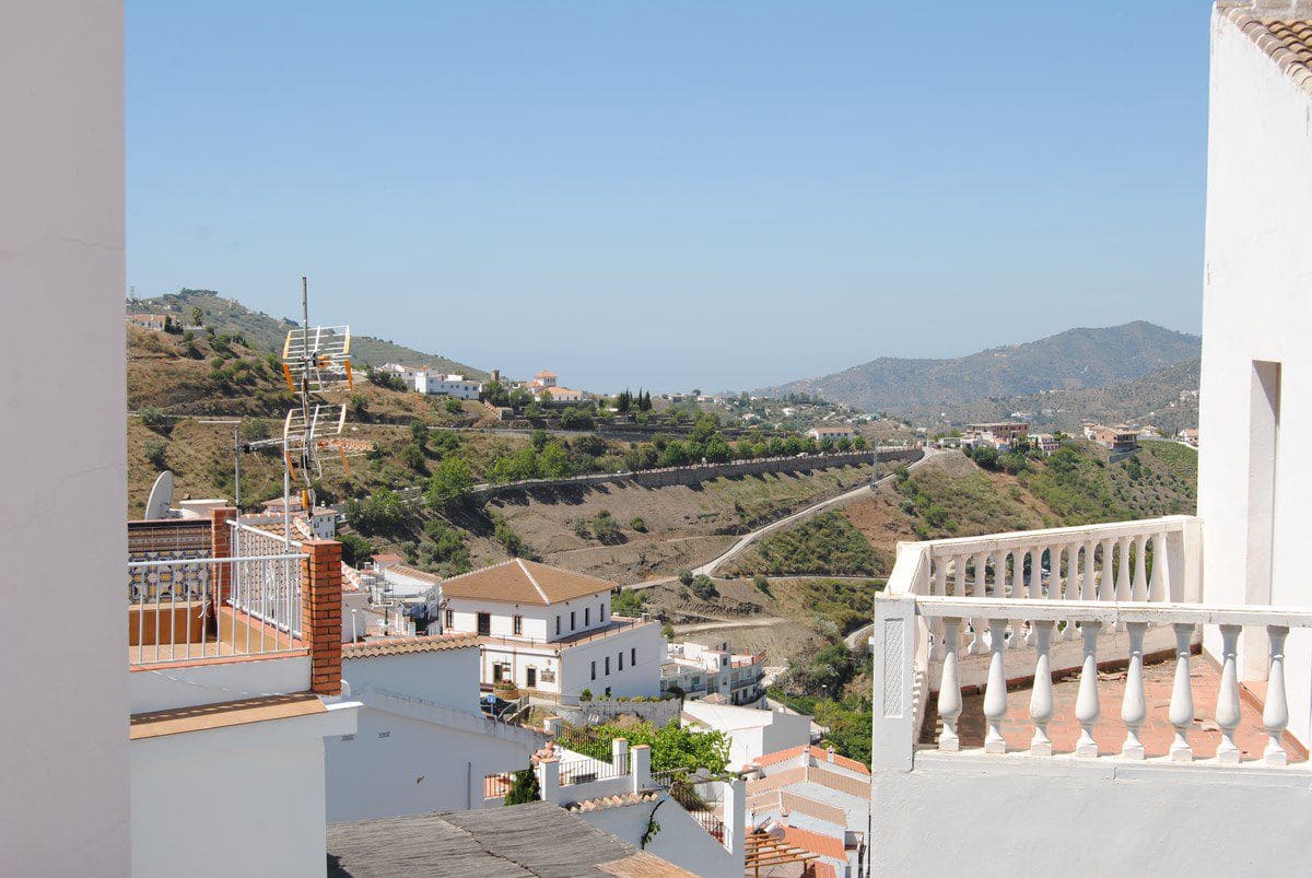 4 slaapkamer Huis te koop in Competa met garage - € 179.000 (Ref: 9551031)