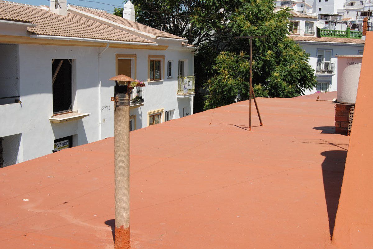 4 slaapkamer Huis te koop in Competa met garage - € 179.000 (Ref: 9551031)