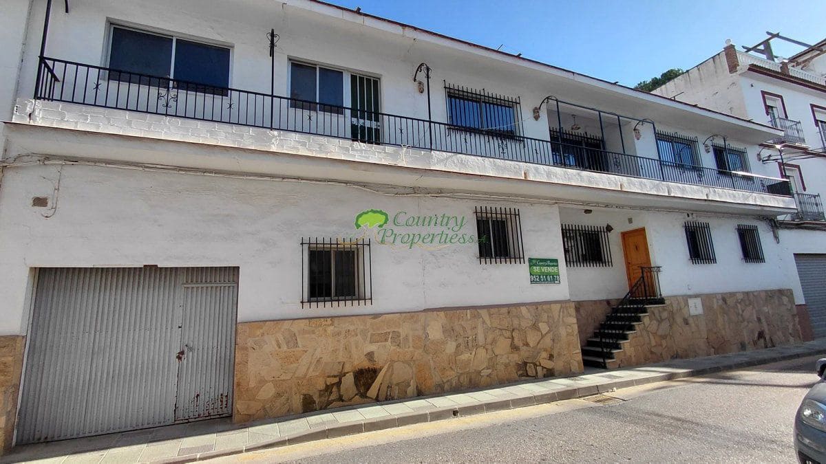 4 slaapkamer Huis te koop in Competa met garage - € 179.000 (Ref: 9551031)