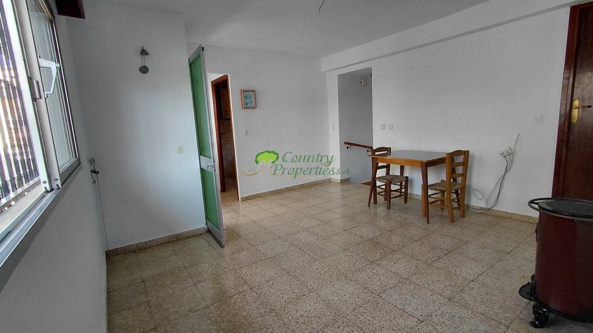 4 slaapkamer Huis te koop in Competa met garage - € 179.000 (Ref: 9551031)