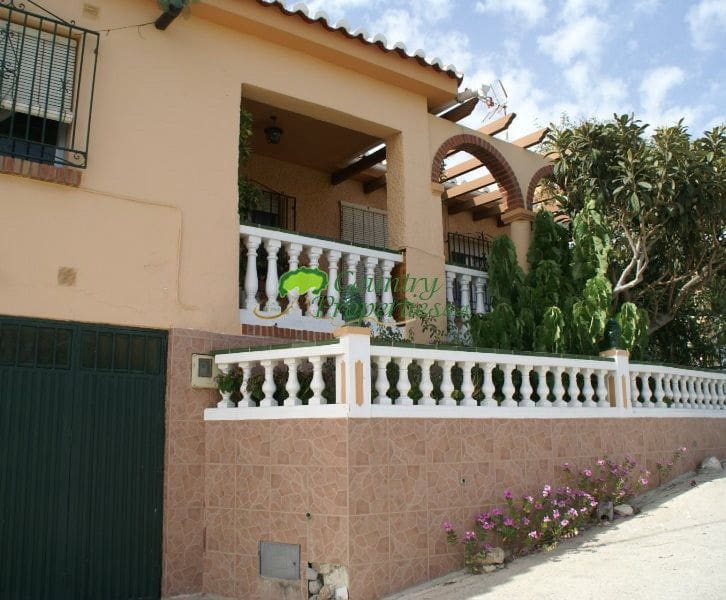 3 sovrum Villa till salu i Torrox med garage - 370 000 € (Ref: 9570798)