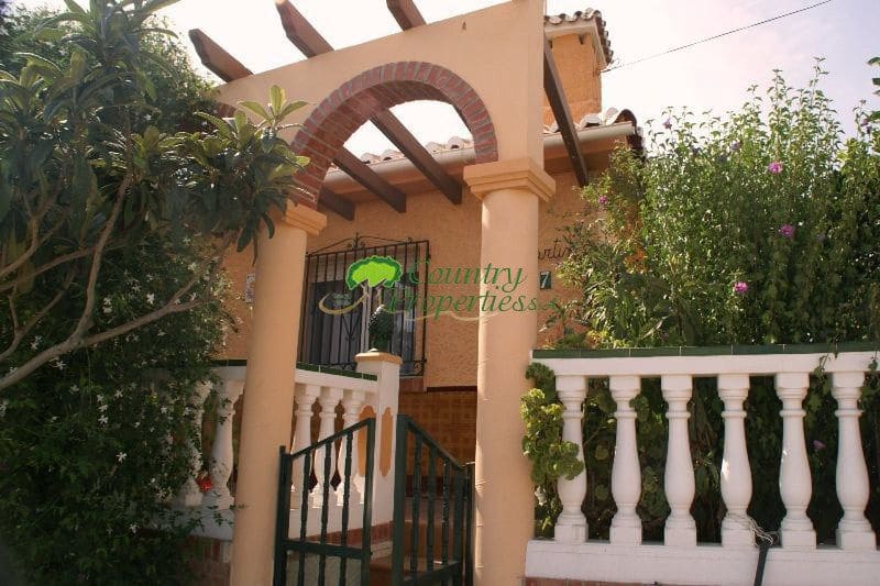 3 sovrum Villa till salu i Torrox med garage - 370 000 € (Ref: 9570798)
