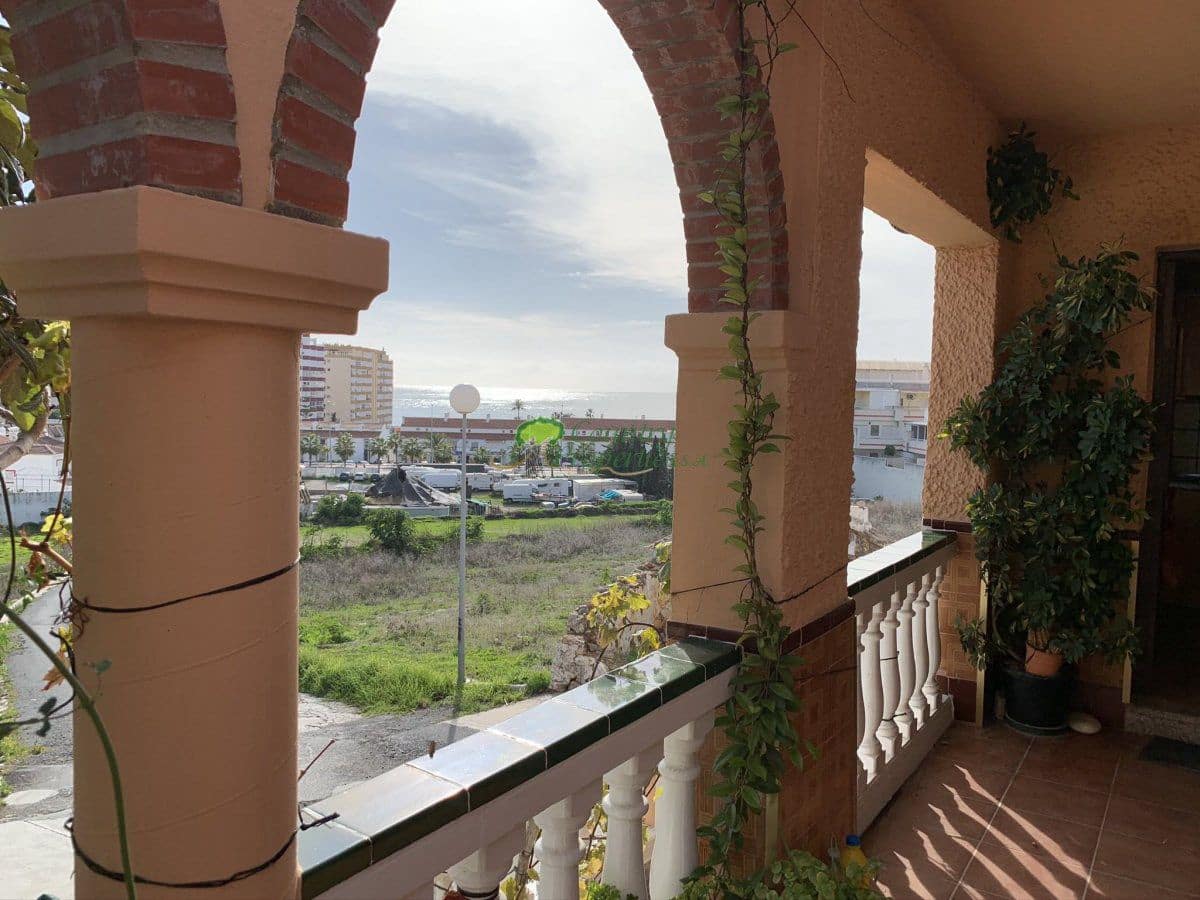 3 sovrum Villa till salu i Torrox med garage - 370 000 € (Ref: 9570798)