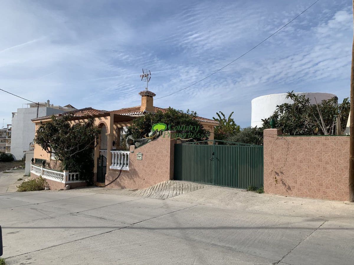 3 sovrum Villa till salu i Torrox med garage - 370 000 € (Ref: 9570798)