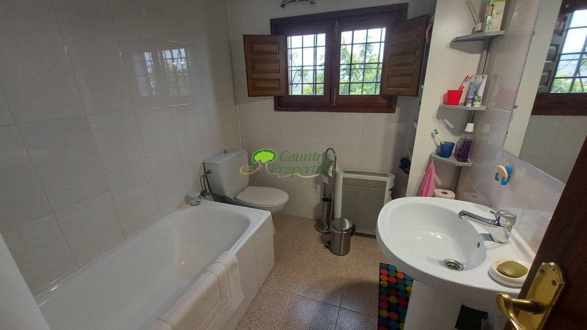 3 sovrum Finca/Hus på landet till salu i Benajarafe - 449 000 € (Ref: 9666126)