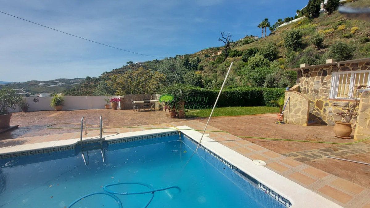 Finca/Casa Rural de 3 habitaciones en Algarrobo en alquiler con piscina garaje - 1.500 € (Ref: 9676984)