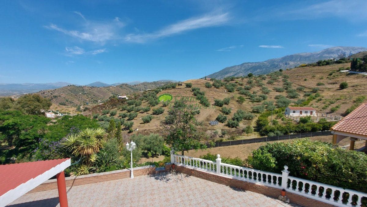 3 soverom Finca/Herregård til salgs i Canillas de Aceituno med garasje - € 279 000 (Ref: 9726434)