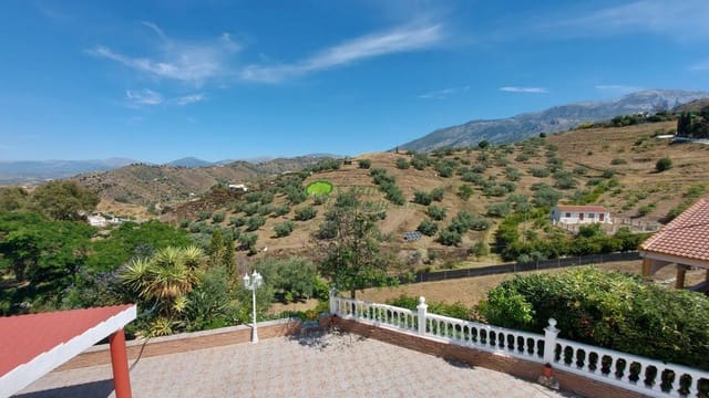 3 soverom Finca/Herregård til salgs i Canillas de Aceituno med garasje - € 295 000 (Ref: 9726434)