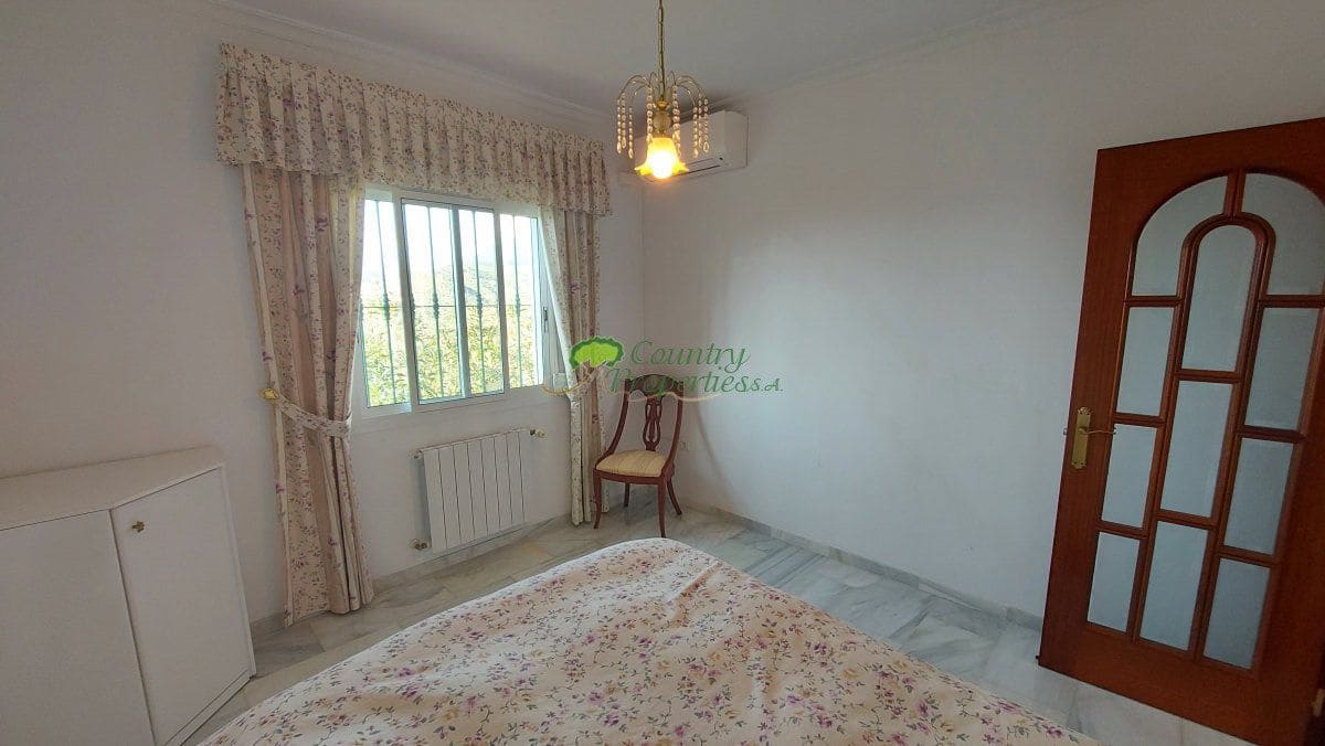 4 bedroom Finca/Country House for sale in Canillas de Aceituno - € 449,000 (Ref: 9726435)