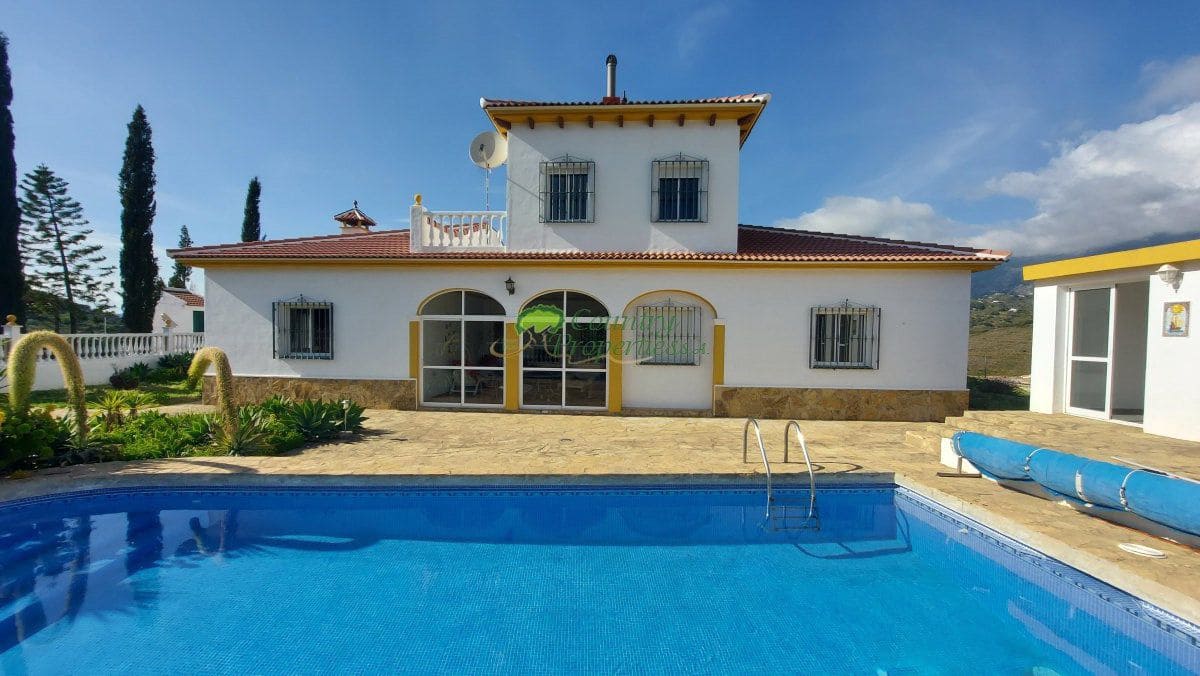 4 bedroom Finca/Country House for sale in Canillas de Aceituno - € 449,000 (Ref: 9726435)