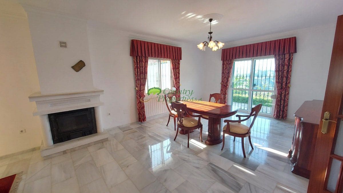 4 bedroom Finca/Country House for sale in Canillas de Aceituno - € 449,000 (Ref: 9726435)