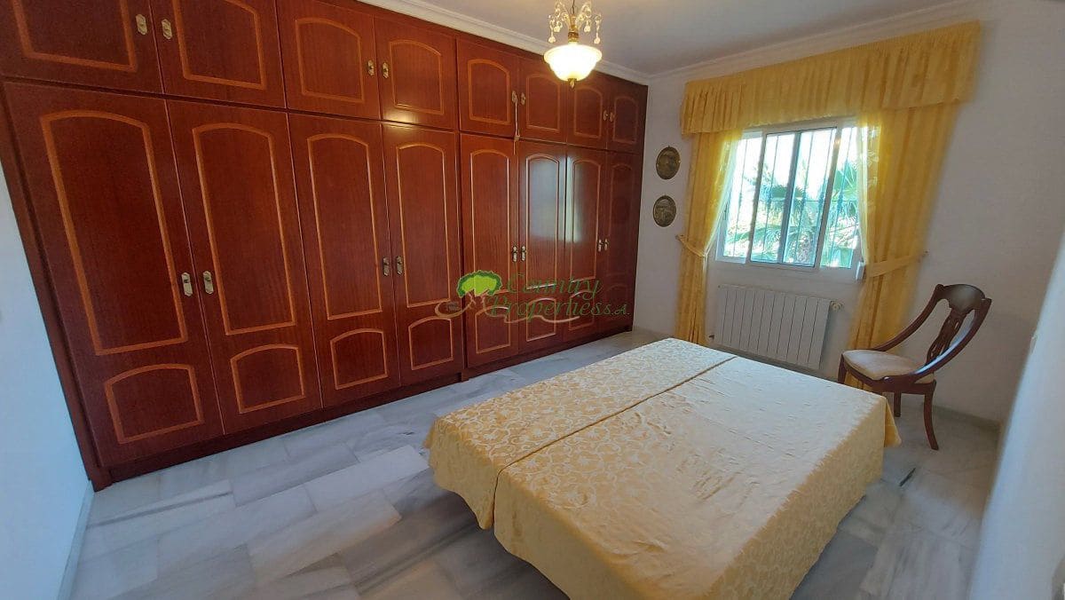 4 bedroom Finca/Country House for sale in Canillas de Aceituno - € 449,000 (Ref: 9726435)