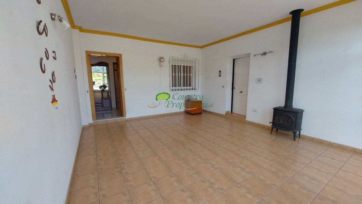 4 bedroom Finca/Country House for sale in Canillas de Aceituno - € 449,000 (Ref: 9726435)